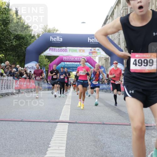 06.09.2026 - CURREX Alsterlauf Yannick Fuchs http://msf.ph/oto/10148289 06.09.2026 09:49:25 Ziel 1045, 2812, 3246, 3383, 3845, 3940, 4722, 4999, 5331, 5605, 5760, 5784, 6105, 6123, 6181, 6240, 8065 meine-sportfotos.de