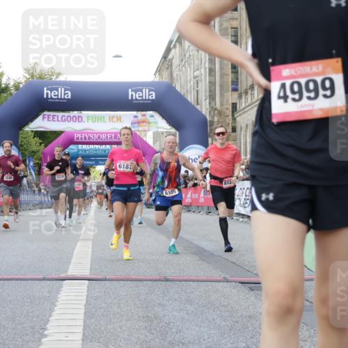 06.09.2026 - CURREX Alsterlauf Yannick Fuchs http://msf.ph/oto/10148316 06.09.2026 09:49:25 Ziel 1045, 2812, 3246, 3383, 3845, 3940, 4722, 4999, 5331, 5605, 5760, 5784, 6105, 6123, 6181, 6240, 8065 meine-sportfotos.de