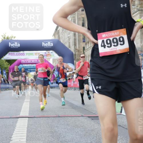 06.09.2026 - CURREX Alsterlauf Yannick Fuchs http://msf.ph/oto/10148319 06.09.2026 09:49:26 Ziel 1045, 2812, 3033, 3246, 3383, 3845, 3940, 4722, 4999, 5331, 5605, 5760, 5784, 6105, 6123, 6181, 6240, 8065 meine-sportfotos.de