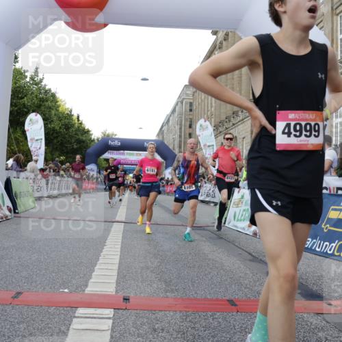 06.09.2026 - CURREX Alsterlauf Yannick Fuchs http://msf.ph/oto/10148344 06.09.2026 09:49:27 Ziel 1045, 2112, 2812, 3033, 3246, 3383, 3940, 4722, 4999, 5331, 5605, 5760, 5784, 6105, 6123, 6181, 6240, 8065 meine-sportfotos.de