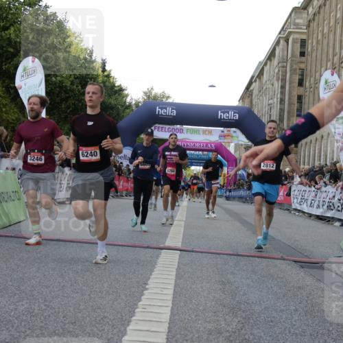 06.09.2026 - CURREX Alsterlauf Yannick Fuchs http://msf.ph/oto/10148406 06.09.2026 09:49:28 Ziel 1045, 2112, 2812, 3033, 3246, 3383, 3940, 4722, 4999, 5605, 5760, 5784, 6105, 6123, 6181, 6240 meine-sportfotos.de