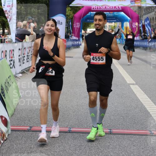 06.09.2026 - CURREX Alsterlauf Strokosch-Dieckow http://msf.ph/oto/10148474 06.09.2026 10:29:12 Ziel 4554, 4555 meine-sportfotos.de