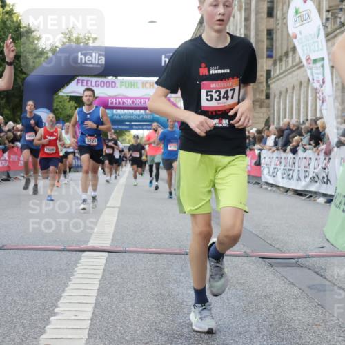 06.09.2026 - CURREX Alsterlauf Yannick Fuchs http://msf.ph/oto/10148594 06.09.2026 09:49:42 Ziel 2180, 2373, 2577, 2609, 2870, 2961, 3223, 3876, 4112, 4240, 4275, 5175, 5347, 5902, 6035, 6358, 6369, 8073, 8234 meine-sportfotos.de