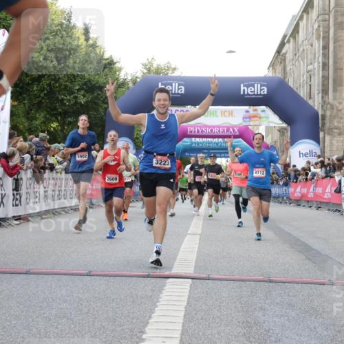 06.09.2026 - CURREX Alsterlauf Yannick Fuchs http://msf.ph/oto/10148621 06.09.2026 09:49:44 Ziel 2180, 2577, 2609, 2870, 2961, 3063, 3113, 3223, 4112, 4212, 4240, 5175, 5347, 5902, 6035, 6323, 6358, 6369, 8234, 8337 meine-sportfotos.de