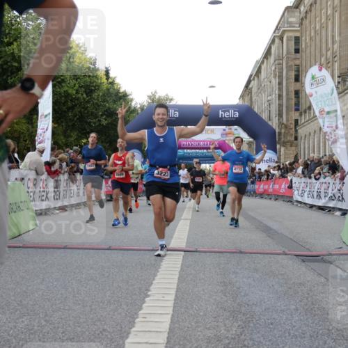 06.09.2026 - CURREX Alsterlauf Yannick Fuchs http://msf.ph/oto/10148635 06.09.2026 09:49:44 Ziel 2180, 2577, 2609, 2870, 2961, 3063, 3113, 3223, 4112, 4212, 4240, 5175, 5347, 5902, 6035, 6323, 6358, 6369, 8234, 8337 meine-sportfotos.de