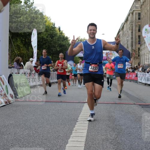 06.09.2026 - CURREX Alsterlauf Yannick Fuchs http://msf.ph/oto/10148670 06.09.2026 09:49:45 Ziel 2180, 2577, 2609, 2870, 2961, 3063, 3113, 3223, 3368, 4112, 4212, 4240, 5175, 5347, 5902, 6035, 6323, 6369, 8234, 8337 meine-sportfotos.de