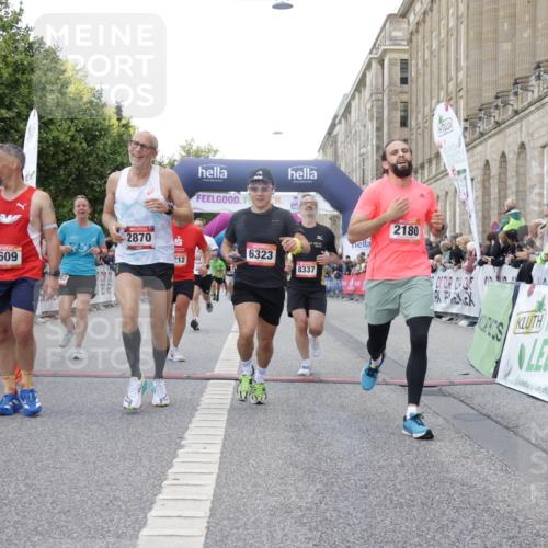 06.09.2026 - CURREX Alsterlauf Yannick Fuchs http://msf.ph/oto/10148741 06.09.2026 09:49:48 Ziel 2180, 2609, 2870, 2961, 3063, 3113, 3223, 3368, 4112, 4212, 5175, 5347, 5902, 6323, 8337 meine-sportfotos.de