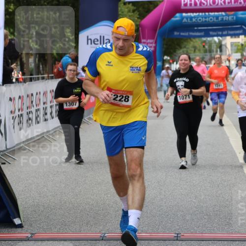 06.09.2026 - CURREX Alsterlauf Strokosch-Dieckow http://msf.ph/oto/10148834 06.09.2026 12:04:17 Ziel 1046, 1071, 1171, 1172, 1187, 1188, 1228, 1229, 1307 meine-sportfotos.de