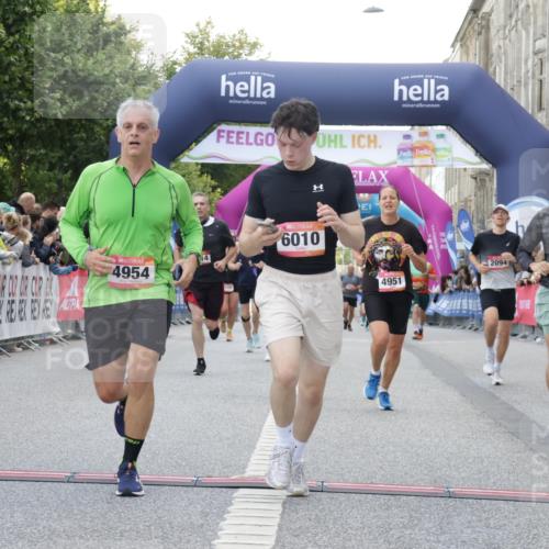 06.09.2026 - CURREX Alsterlauf Yannick Fuchs http://msf.ph/oto/10148937 06.09.2026 09:49:56 Ziel 2094, 2814, 2823, 3063, 3368, 3492, 4142, 4161, 4212, 4428, 4532, 4932, 4951, 4954, 5346, 6010, 6475 meine-sportfotos.de