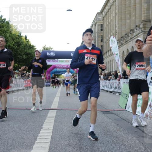 06.09.2026 - CURREX Alsterlauf Yannick Fuchs http://msf.ph/oto/10148983 06.09.2026 09:50:00 Ziel 2094, 2814, 2823, 3492, 4105, 4142, 4161, 4428, 4532, 4932, 4951, 4954, 5346, 5628, 5744, 5834, 6010, 6157, 6475 meine-sportfotos.de