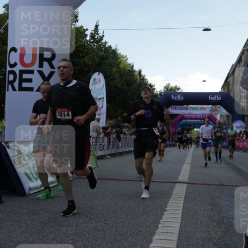 06.09.2026 - CURREX Alsterlauf Yannick Fuchs http://msf.ph/oto/10148991 06.09.2026 09:50:01 Ziel 2094, 2814, 2823, 3492, 4105, 4142, 4161, 4428, 4532, 4932, 4951, 4954, 5346, 5628, 5744, 5834, 6010, 6157, 6475 meine-sportfotos.de