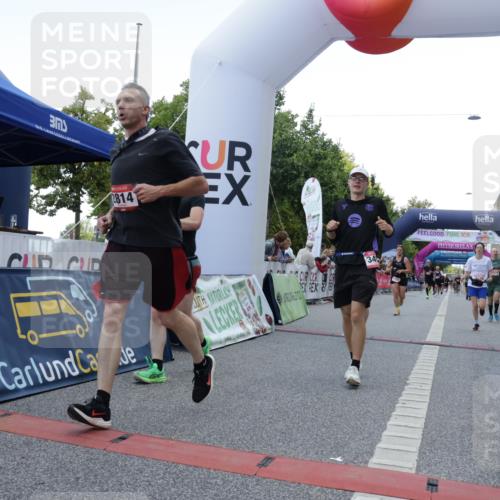 06.09.2026 - CURREX Alsterlauf Yannick Fuchs http://msf.ph/oto/10149011 06.09.2026 09:50:02 Ziel 2020, 2094, 2814, 2823, 3492, 4105, 4142, 4428, 4532, 4951, 4954, 5628, 5744, 5834, 6010, 6157, 6475 meine-sportfotos.de