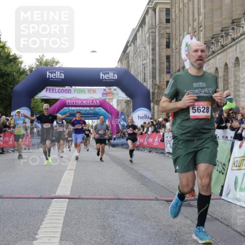 06.09.2026 - CURREX Alsterlauf Yannick Fuchs http://msf.ph/oto/10149059 06.09.2026 09:50:04 Ziel 2020, 2094, 2639, 2814, 2823, 3492, 3739, 4105, 4142, 4393, 4951, 4954, 5316, 5628, 5744, 5834, 6010, 6157, 6428, 6475 meine-sportfotos.de