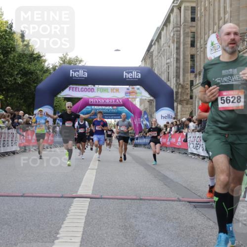 06.09.2026 - CURREX Alsterlauf Yannick Fuchs http://msf.ph/oto/10149064 06.09.2026 09:50:05 Ziel 2020, 2094, 2639, 2814, 2823, 3492, 3739, 4105, 4142, 4393, 4951, 5316, 5628, 5744, 5834, 6157, 6428, 6475 meine-sportfotos.de