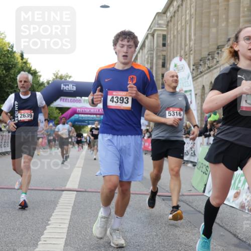 06.09.2026 - CURREX Alsterlauf Yannick Fuchs http://msf.ph/oto/10149152 06.09.2026 09:50:09 Ziel 2020, 2256, 2639, 3739, 4083, 4101, 4105, 4393, 4435, 5191, 5316, 5628, 5744, 5834, 6157, 6274, 6428 meine-sportfotos.de
