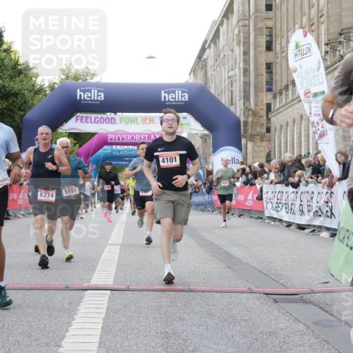 06.09.2026 - CURREX Alsterlauf Yannick Fuchs http://msf.ph/oto/10149237 06.09.2026 09:50:13 Ziel 2020, 2256, 2639, 2720, 3488, 3739, 4083, 4101, 4393, 4435, 4541, 5191, 5316, 5981, 6077, 6274, 6428 meine-sportfotos.de