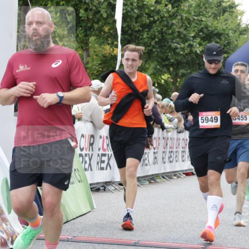 06.09.2026 - CURREX Alsterlauf Yannick Fuchs http://msf.ph/oto/10149327 06.09.2026 09:50:18 Ziel 2256, 2720, 3333, 3455, 3475, 3488, 4083, 4101, 4435, 4541, 4700, 5006, 5191, 5264, 5326, 5949, 5981, 6077, 6248, 6274, 8256, 8278 meine-sportfotos.de