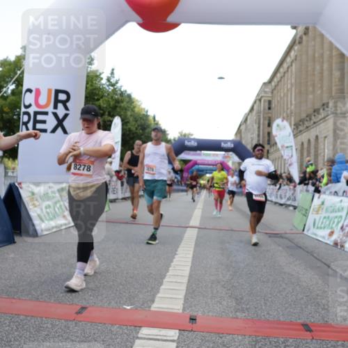 06.09.2026 - CURREX Alsterlauf Yannick Fuchs http://msf.ph/oto/10149449 06.09.2026 09:50:26 Ziel 2411, 2453, 2878, 3044, 3333, 3455, 3475, 4568, 4700, 4755, 4840, 5006, 5264, 5326, 5631, 5946, 5949, 6248, 6427, 8156, 8256, 8278 meine-sportfotos.de