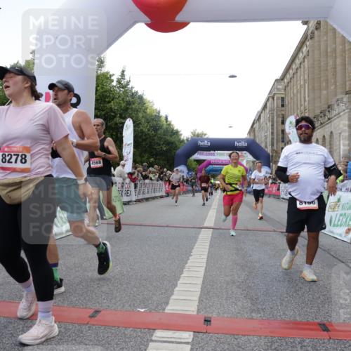 06.09.2026 - CURREX Alsterlauf Yannick Fuchs http://msf.ph/oto/10149454 06.09.2026 09:50:27 Ziel 2411, 2453, 2878, 3044, 3333, 3475, 4568, 4700, 4755, 4840, 5006, 5631, 5946, 6248, 6427, 8156, 8256, 8278 meine-sportfotos.de