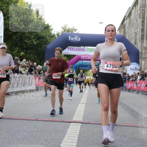 06.09.2026 - CURREX Alsterlauf Yannick Fuchs http://msf.ph/oto/10149466 06.09.2026 09:50:29 Ziel 2411, 2453, 2506, 2878, 3044, 3475, 4568, 4755, 4840, 4897, 5006, 5299, 5631, 5946, 6427, 8156, 8256, 8278 meine-sportfotos.de