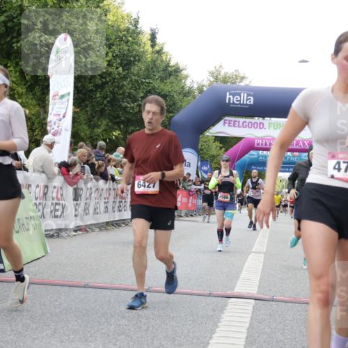 06.09.2026 - CURREX Alsterlauf Yannick Fuchs http://msf.ph/oto/10149469 06.09.2026 09:50:30 Ziel 2411, 2453, 2506, 2878, 3044, 3475, 4568, 4755, 4840, 4897, 5006, 5299, 5631, 5946, 6427, 8156, 8256, 8278 meine-sportfotos.de