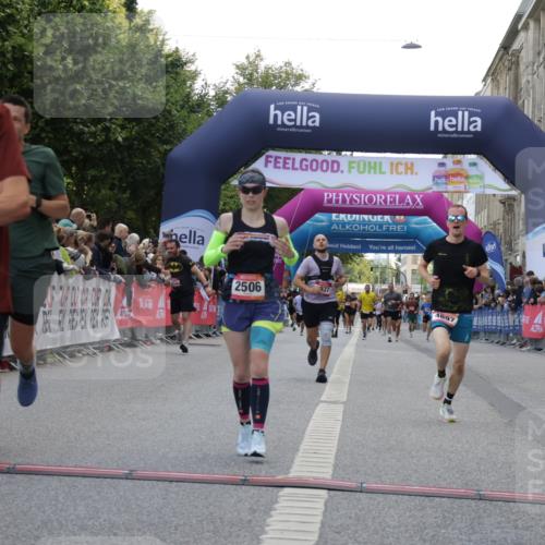 06.09.2026 - CURREX Alsterlauf Yannick Fuchs http://msf.ph/oto/10149474 06.09.2026 09:50:32 Ziel 2411, 2506, 2878, 2937, 3044, 4568, 4755, 4897, 5299, 5631, 5946, 6427, 8156 meine-sportfotos.de