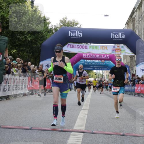 06.09.2026 - CURREX Alsterlauf Yannick Fuchs http://msf.ph/oto/10149476 06.09.2026 09:50:33 Ziel 2411, 2506, 2937, 3044, 4568, 4755, 4897, 5274, 5299, 5631, 5946, 6427 meine-sportfotos.de