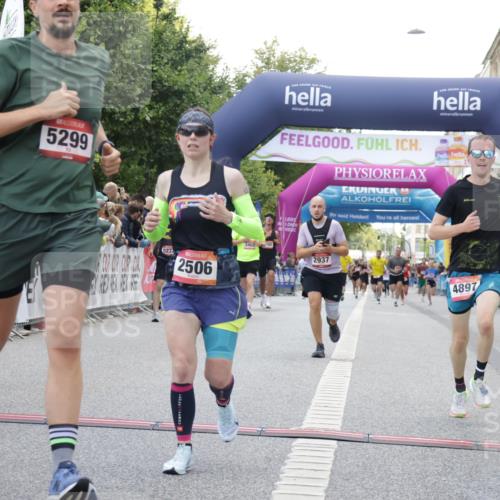 06.09.2026 - CURREX Alsterlauf Yannick Fuchs http://msf.ph/oto/10149479 06.09.2026 09:50:33 Ziel 2411, 2506, 2937, 3044, 4568, 4755, 4897, 5274, 5299, 5631, 5946, 6427 meine-sportfotos.de