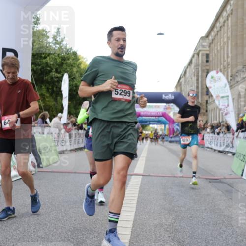 06.09.2026 - CURREX Alsterlauf Yannick Fuchs http://msf.ph/oto/10149483 06.09.2026 09:50:34 Ziel 2411, 2506, 2937, 3044, 3402, 4755, 4897, 5274, 5299, 5631, 5946, 6427 meine-sportfotos.de