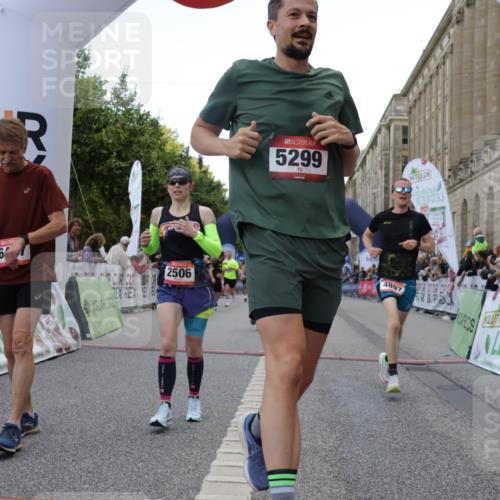 06.09.2026 - CURREX Alsterlauf Yannick Fuchs http://msf.ph/oto/10149485 06.09.2026 09:50:34 Ziel 2411, 2506, 2937, 3044, 3402, 4755, 4897, 5274, 5299, 5631, 5946, 6427 meine-sportfotos.de