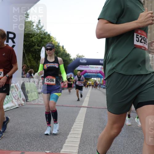 06.09.2026 - CURREX Alsterlauf Yannick Fuchs http://msf.ph/oto/10149487 06.09.2026 09:50:35 Ziel 2411, 2506, 2937, 3402, 4755, 4897, 5274, 5299, 5631, 5946, 6427, 8160 meine-sportfotos.de