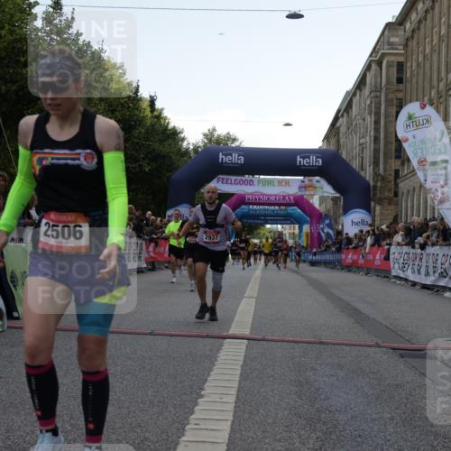 06.09.2026 - CURREX Alsterlauf Yannick Fuchs http://msf.ph/oto/10149488 06.09.2026 09:50:35 Ziel 2411, 2506, 2937, 3402, 4755, 4897, 5274, 5299, 5631, 5946, 6427, 8160 meine-sportfotos.de