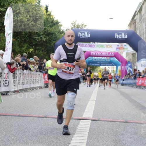 06.09.2026 - CURREX Alsterlauf Yannick Fuchs http://msf.ph/oto/10149494 06.09.2026 09:50:36 Ziel 2411, 2506, 2937, 3402, 4755, 4897, 5274, 5299, 5946, 6427, 8160 meine-sportfotos.de