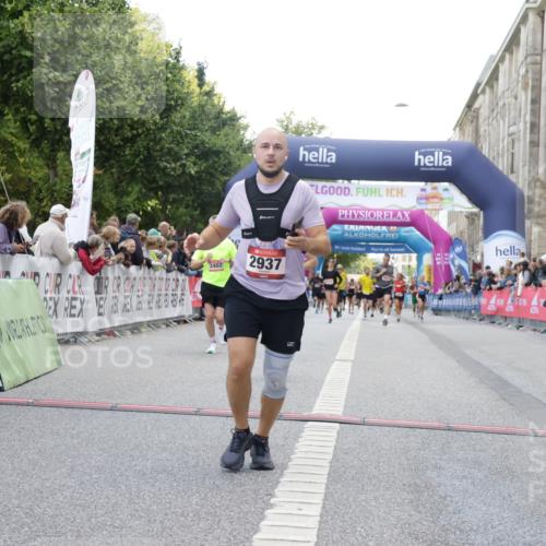 06.09.2026 - CURREX Alsterlauf Yannick Fuchs http://msf.ph/oto/10149495 06.09.2026 09:50:37 Ziel 2411, 2506, 2937, 3402, 4022, 4897, 5274, 5299, 5946, 6427, 8160 meine-sportfotos.de