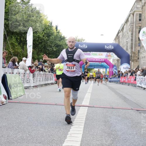 06.09.2026 - CURREX Alsterlauf Yannick Fuchs http://msf.ph/oto/10149496 06.09.2026 09:50:37 Ziel 2411, 2506, 2937, 3402, 4022, 4897, 5274, 5299, 5946, 6427, 8160 meine-sportfotos.de
