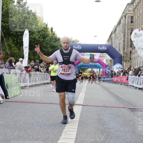 06.09.2026 - CURREX Alsterlauf Yannick Fuchs http://msf.ph/oto/10149497 06.09.2026 09:50:37 Ziel 2411, 2506, 2937, 3402, 4022, 4897, 5274, 5299, 5946, 6427, 8160 meine-sportfotos.de
