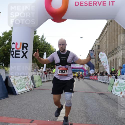 06.09.2026 - CURREX Alsterlauf Yannick Fuchs http://msf.ph/oto/10149501 06.09.2026 09:50:38 Ziel 2506, 2937, 3402, 4022, 4897, 5274, 5299, 8160 meine-sportfotos.de