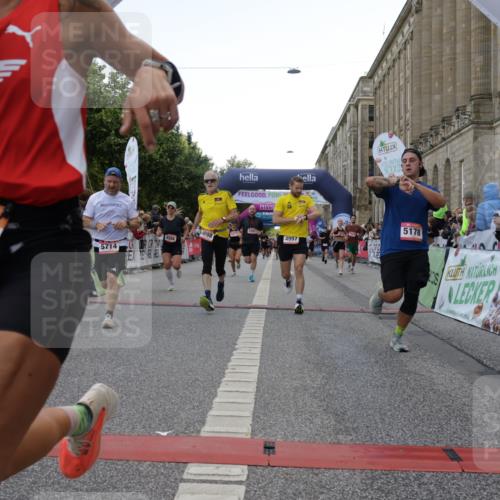 06.09.2026 - CURREX Alsterlauf Yannick Fuchs http://msf.ph/oto/10149536 06.09.2026 09:50:47 Ziel 3073, 3292, 3423, 4022, 4371, 4548, 4556, 4834, 4997, 4998, 5178, 5282, 5714, 8160, 8277 meine-sportfotos.de