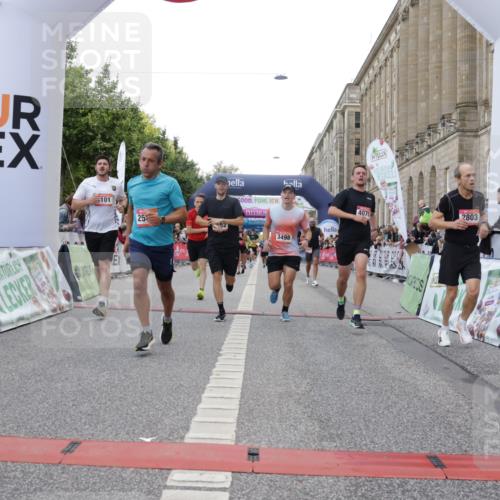 06.09.2026 - CURREX Alsterlauf Yannick Fuchs http://msf.ph/oto/10149581 06.09.2026 09:50:57 Ziel 2008, 2594, 2803, 3073, 3152, 3279, 3423, 3468, 3498, 3700, 4070, 4317, 4371, 4687, 5101, 5102, 5480, 6182, 6277, 8277 meine-sportfotos.de