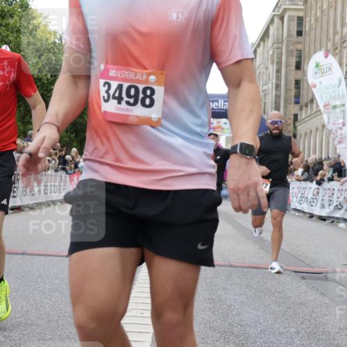 06.09.2026 - CURREX Alsterlauf Yannick Fuchs http://msf.ph/oto/10149593 06.09.2026 09:50:59 Ziel 2008, 2200, 2594, 2803, 3152, 3279, 3468, 3498, 3664, 3700, 4070, 4317, 4687, 5101, 5102, 5480, 6182, 6277 meine-sportfotos.de