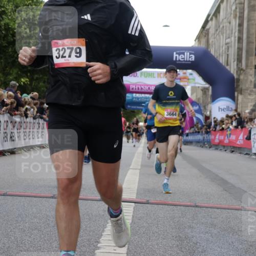 06.09.2026 - CURREX Alsterlauf Yannick Fuchs http://msf.ph/oto/10149704 06.09.2026 09:51:02 Ziel 2008, 2200, 2344, 2594, 2803, 3152, 3279, 3498, 3664, 3700, 4070, 4687, 4895, 5101, 5365, 5480, 5642, 5977, 6204, 6277 meine-sportfotos.de