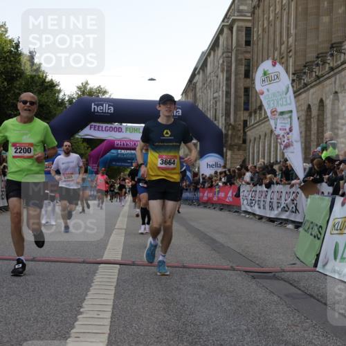 06.09.2026 - CURREX Alsterlauf Yannick Fuchs http://msf.ph/oto/10149749 06.09.2026 09:51:03 Ziel 2200, 2344, 2594, 2803, 3152, 3279, 3498, 3664, 3700, 4070, 4687, 4895, 5101, 5365, 5551, 5609, 5642, 5977, 6204, 6277 meine-sportfotos.de