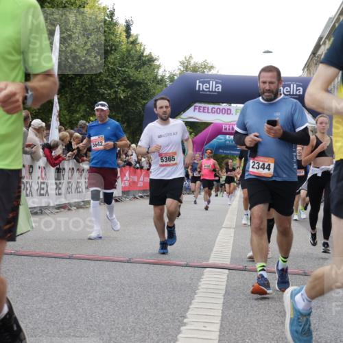 06.09.2026 - CURREX Alsterlauf Yannick Fuchs http://msf.ph/oto/10149900 06.09.2026 09:51:05 Ziel 2200, 2344, 3279, 3664, 3700, 4681, 4687, 4895, 5365, 5551, 5609, 5642, 5977, 6204, 6277, 8049, 8195 meine-sportfotos.de