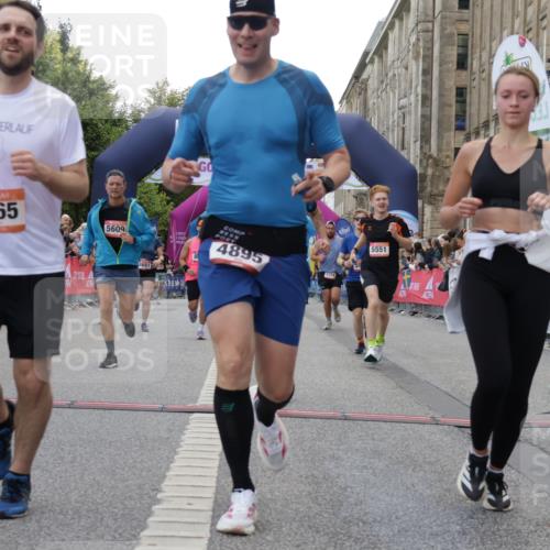 06.09.2026 - CURREX Alsterlauf Yannick Fuchs http://msf.ph/oto/10150108 06.09.2026 09:51:06 Ziel 2200, 2344, 2358, 3237, 3279, 3664, 3700, 4681, 4895, 5365, 5551, 5609, 5642, 5977, 6204, 6277, 8049, 8195 meine-sportfotos.de