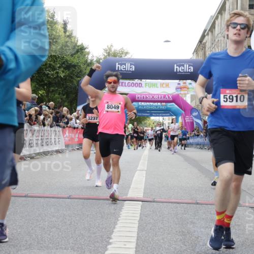 06.09.2026 - CURREX Alsterlauf Yannick Fuchs http://msf.ph/oto/10150243 06.09.2026 09:51:10 Ziel 2200, 2344, 2358, 3237, 3664, 4681, 4895, 5365, 5551, 5609, 5642, 5977, 6190, 6204, 8049, 8195 meine-sportfotos.de