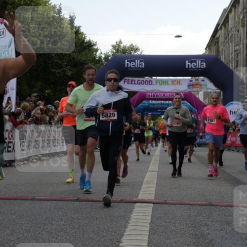 06.09.2026 - CURREX Alsterlauf Yannick Fuchs http://msf.ph/oto/10150901 06.09.2026 09:51:18 Ziel 2358, 2434, 2549, 2973, 2974, 3138, 3237, 3340, 3408, 3526, 3549, 3886, 4092, 4381, 4382, 4696, 5238, 5829, 5885, 6190, 6327, 6399 meine-sportfotos.de