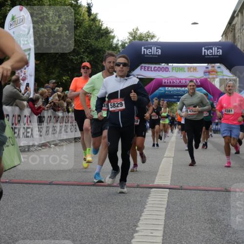 06.09.2026 - CURREX Alsterlauf Yannick Fuchs http://msf.ph/oto/10150902 06.09.2026 09:51:18 Ziel 2358, 2434, 2549, 2973, 2974, 3138, 3237, 3340, 3408, 3526, 3549, 3886, 4092, 4381, 4382, 4696, 5238, 5829, 5885, 6190, 6327, 6399 meine-sportfotos.de