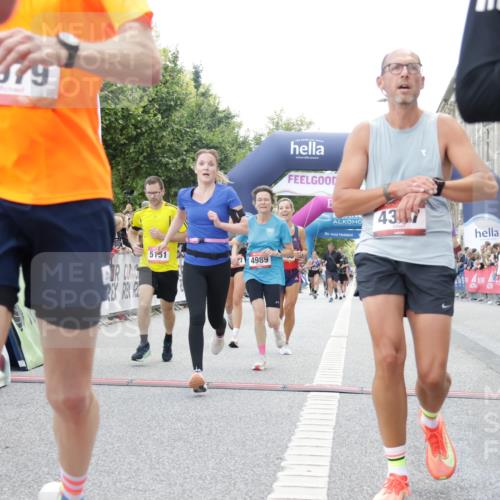 06.09.2026 - CURREX Alsterlauf Yannick Fuchs http://msf.ph/oto/10150930 06.09.2026 09:51:26 Ziel 2071, 2079, 2434, 2549, 2973, 2974, 3138, 3286, 3340, 3408, 3526, 3549, 3686, 3886, 4092, 4381, 4382, 4387, 4989, 5027, 5151, 5238, 5694, 5869, 5885, 6490, 8301 meine-sportfotos.de