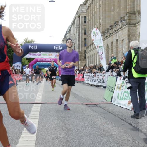 06.09.2026 - CURREX Alsterlauf Yannick Fuchs http://msf.ph/oto/10151026 06.09.2026 09:51:29 Ziel 2023, 2071, 2079, 2973, 2974, 3138, 3286, 3340, 3408, 3526, 3686, 3733, 3886, 4092, 4387, 4989, 5027, 5151, 5230, 5238, 5694, 5869, 6490, 8301 meine-sportfotos.de