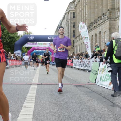 06.09.2026 - CURREX Alsterlauf Yannick Fuchs http://msf.ph/oto/10151038 06.09.2026 09:51:29 Ziel 2023, 2071, 2079, 2973, 2974, 3138, 3286, 3340, 3408, 3526, 3686, 3733, 3886, 4092, 4387, 4989, 5027, 5151, 5230, 5238, 5694, 5869, 6490, 8301 meine-sportfotos.de